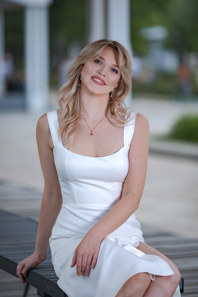 Agence matrimoniale rencontre de Ekaterina belle femme célibataire de 42 ans, Sète.